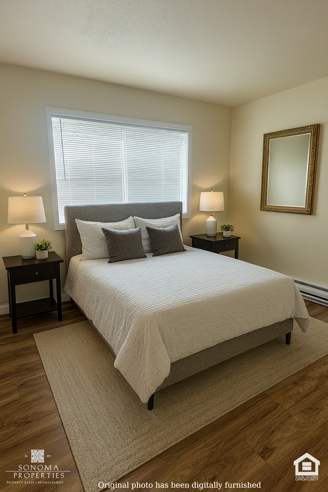 Building Photo - Charming 2BD/1.5BA Duplex