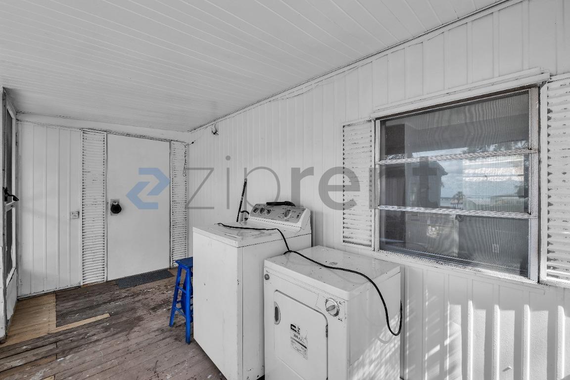 Building Photo - Unit