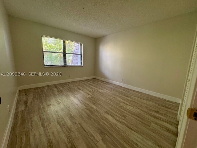 Building Photo - 3105 Oakland Shores Dr
