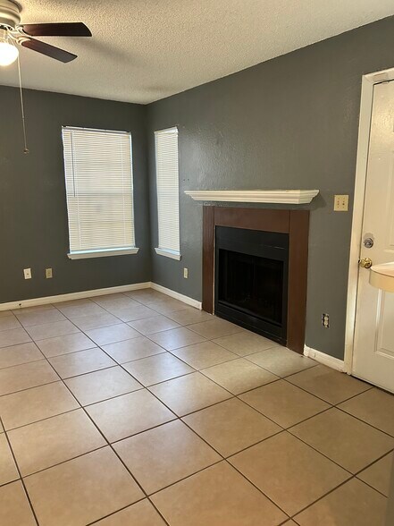 Building Photo - 5530 Chrishire Way