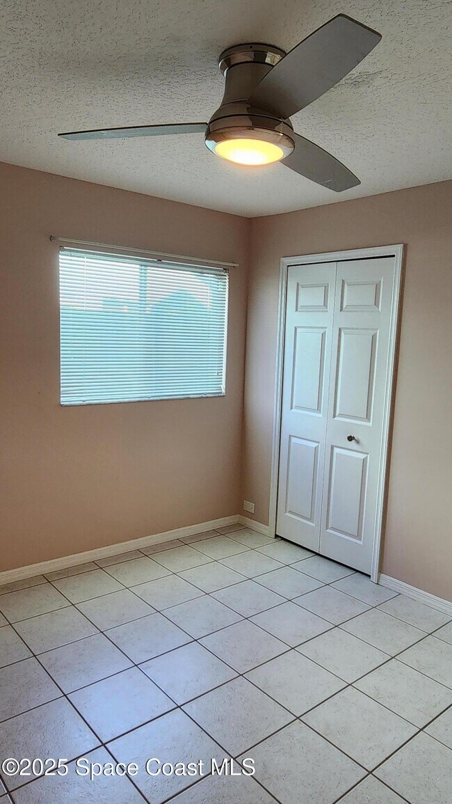 Building Photo - 1061 Pelican Ln