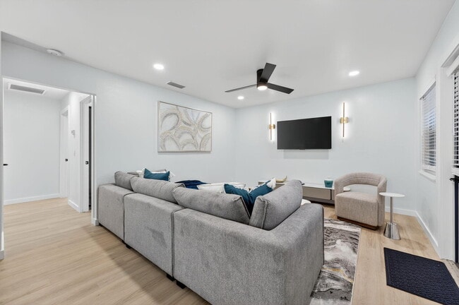 Building Photo - 800 Tropic Blvd