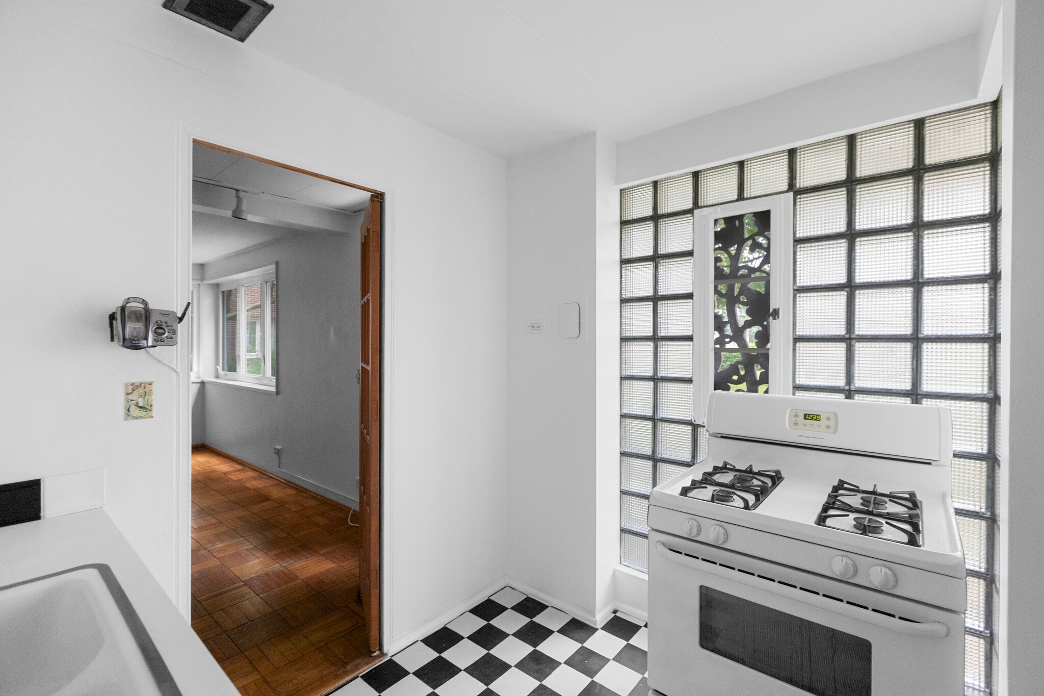 Building Photo - 7208 Oak Ave