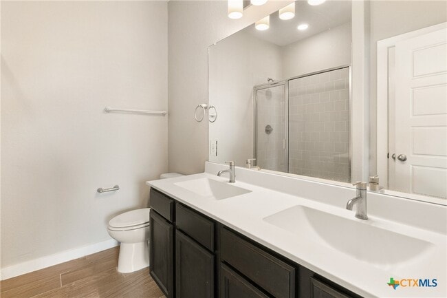 Building Photo - 541 Creekside Frst