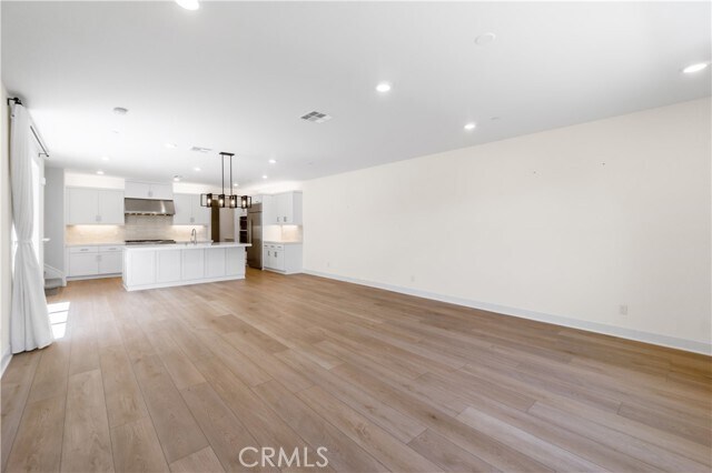 Building Photo - 156 Chorus