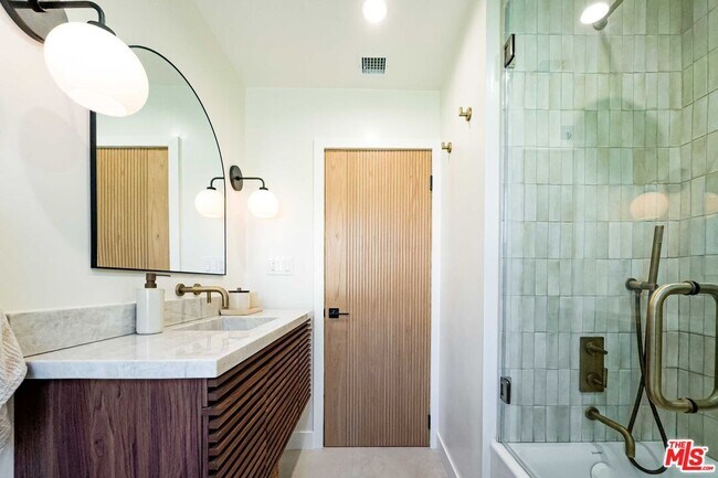 Building Photo - 12023 Collins St