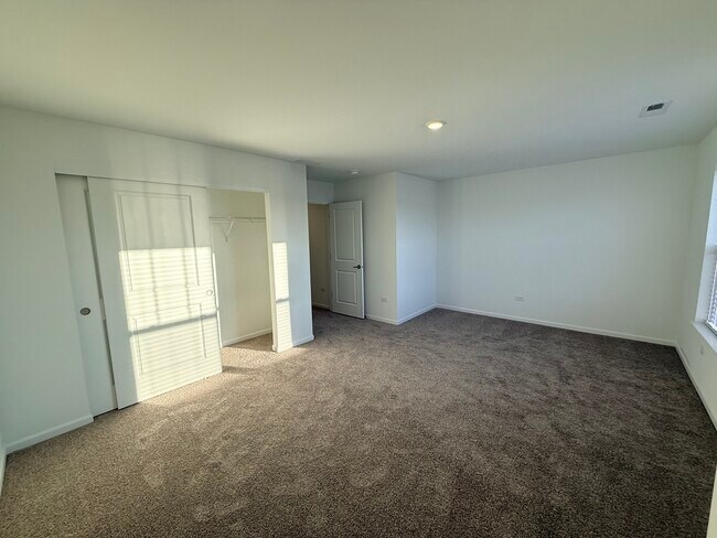 Building Photo - 15141 S Hepworth Pl