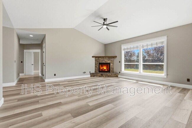 Building Photo - 4806 Tamarisk Dr