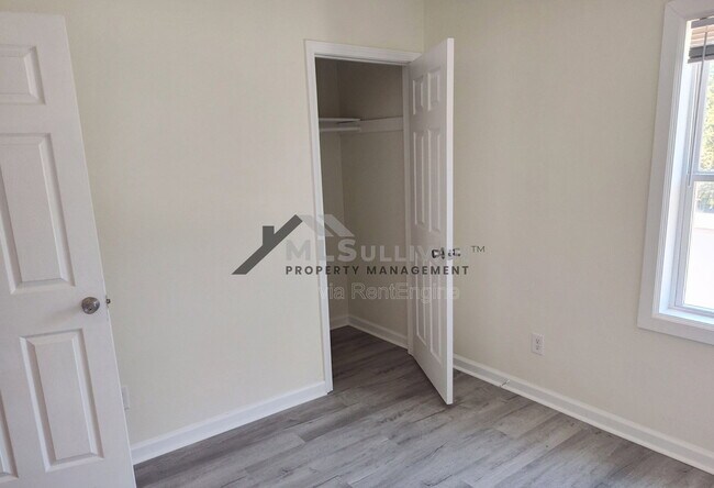 Building Photo - 9 Fisher Pl