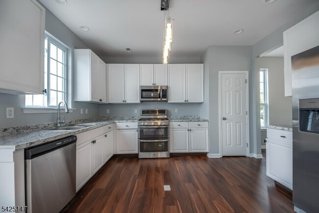 Building Photo - 227 Winding Hill Dr