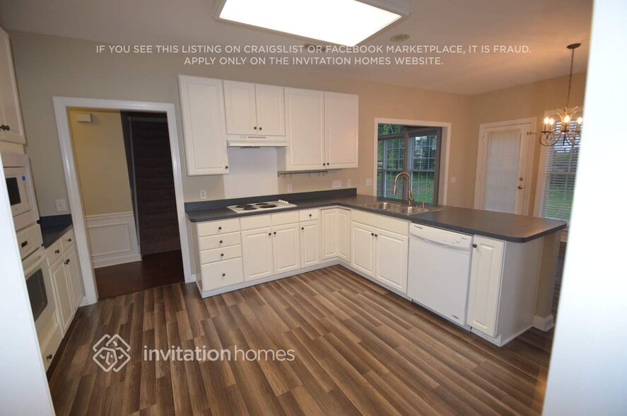 Building Photo - 6018 Swanston Dr