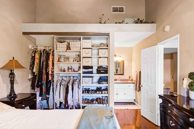 Building Photo - 48255 Monroe St