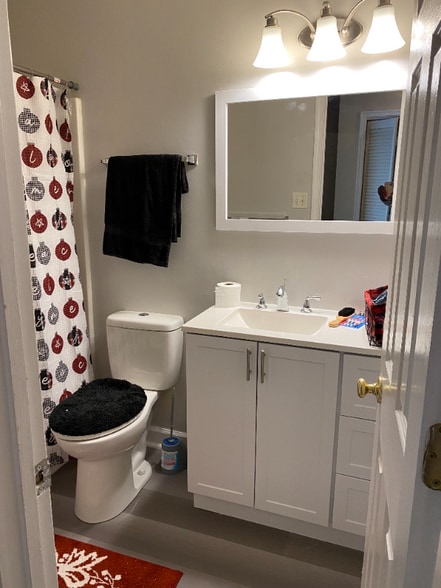 Building Photo - 4011 Ketch Dr