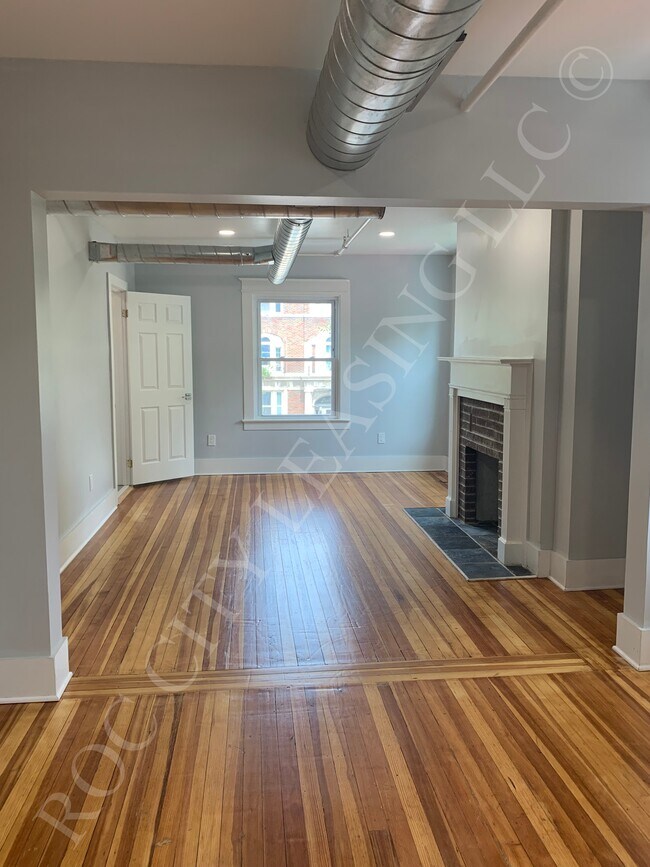 Building Photo - 965 Monroe Ave