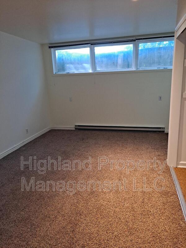 Building Photo - 1000 NE Creston Ln