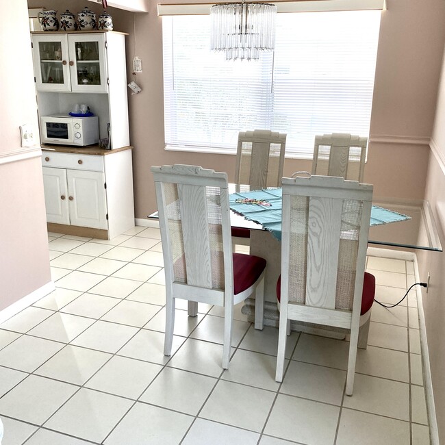 Building Photo - 397 Markham R