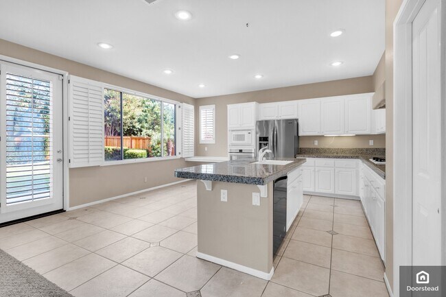 Building Photo - 30958 Mashie Way