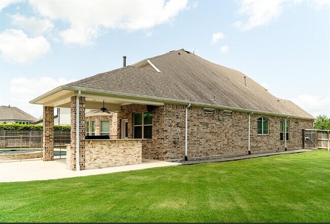 Building Photo - 9311 Stablewood Lakes Ln