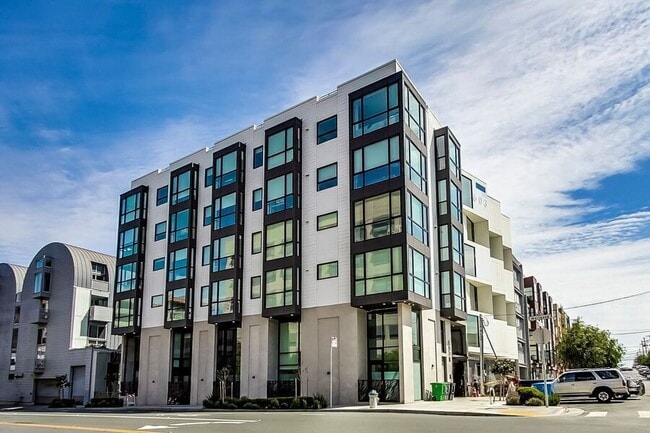 Building Photo - 595 Mariposa St