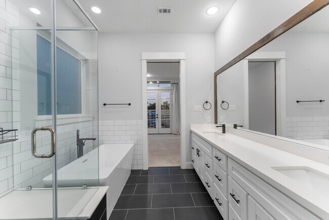 Building Photo - 113 Coronado St