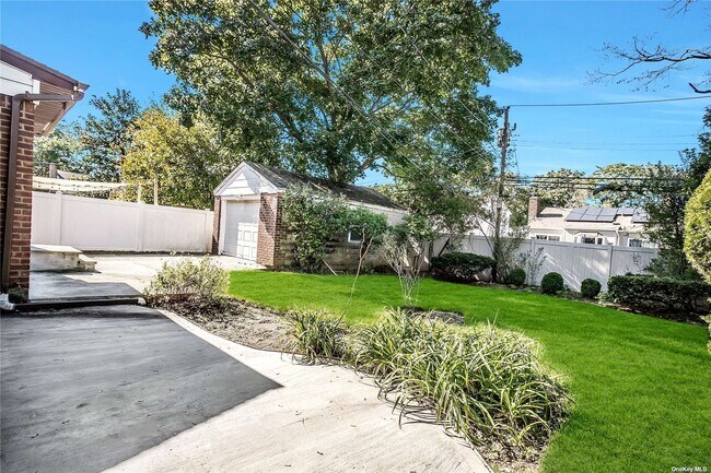 Building Photo - 713 Foch Blvd