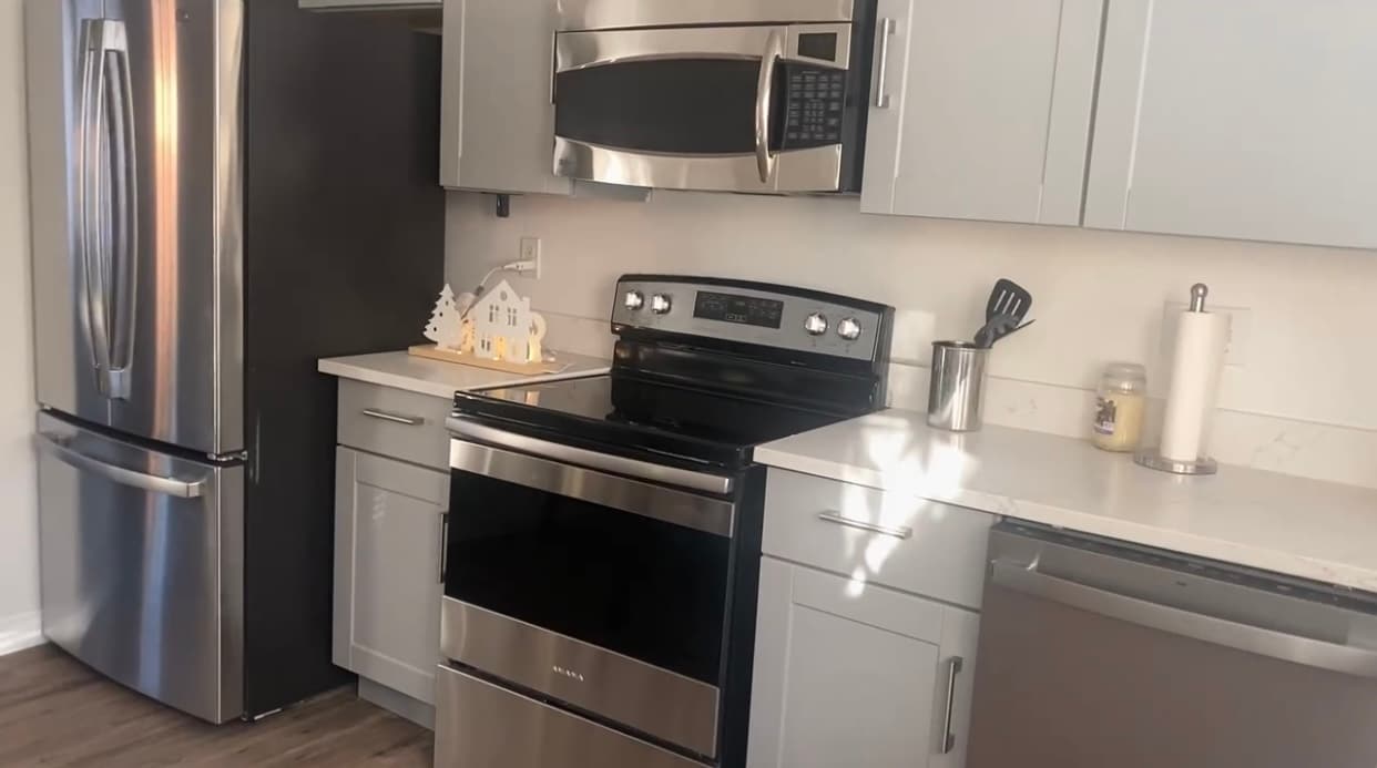 Building Photo - 1510 W Maple Ave