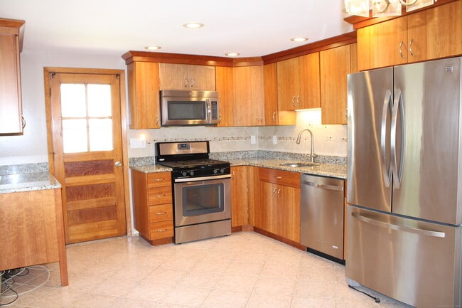 Building Photo - 153 Brookside Rd
