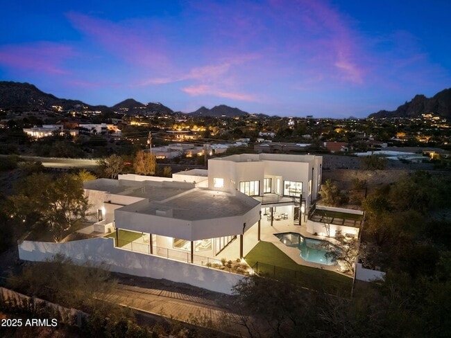 Building Photo - 3135 E Palo Verde Dr