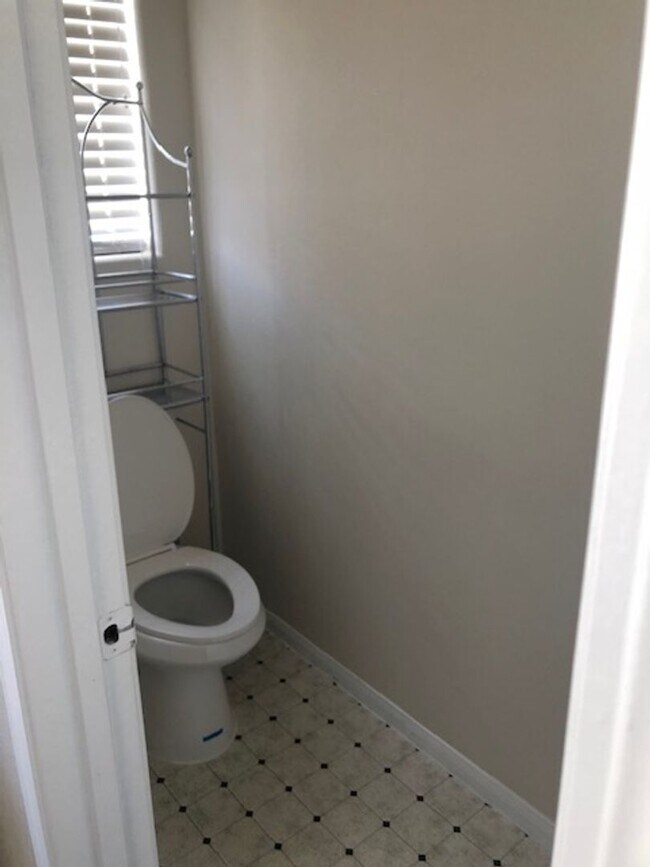 Building Photo - Expansive 3 Bedroom Treat with 2+ Bonus Ro...