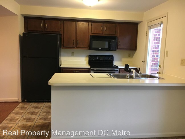 Building Photo - 8024 Hollow Reed Ct