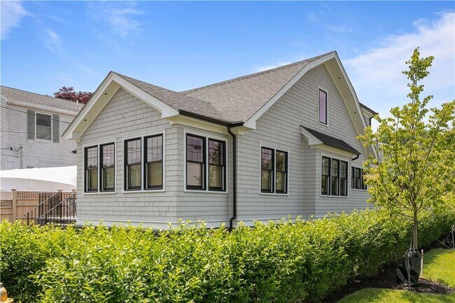Building Photo - 109 Carroll Ave