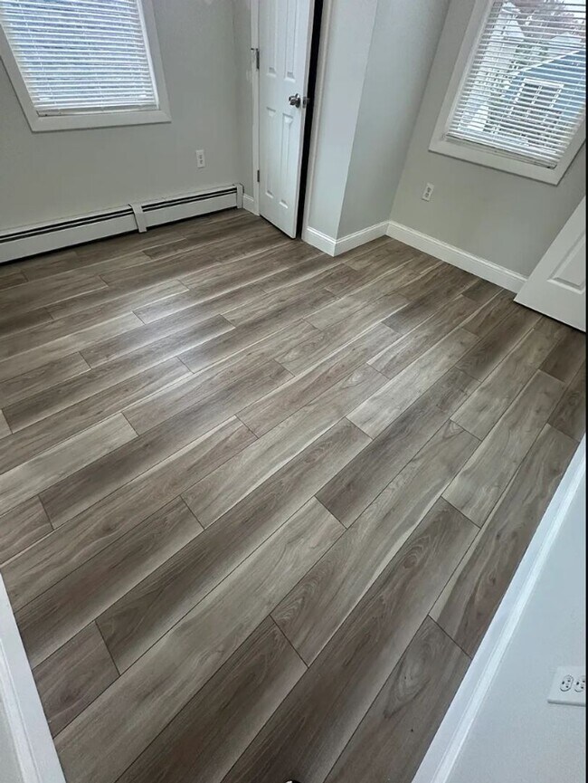 Building Photo - 15 Joy St