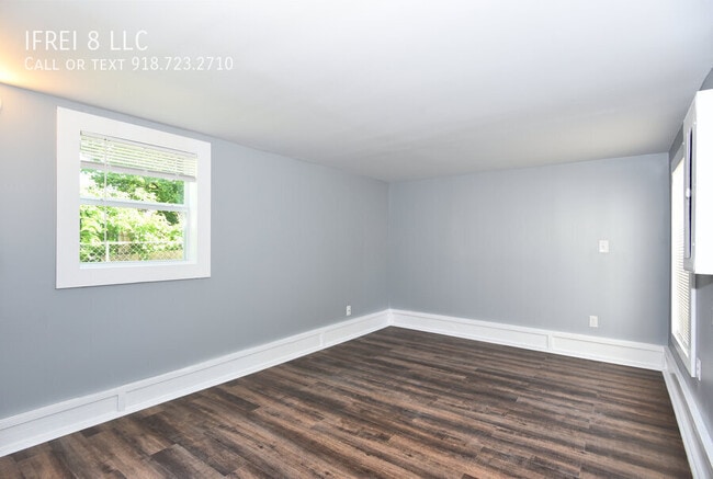 Building Photo - 1557 N Irvington Ave