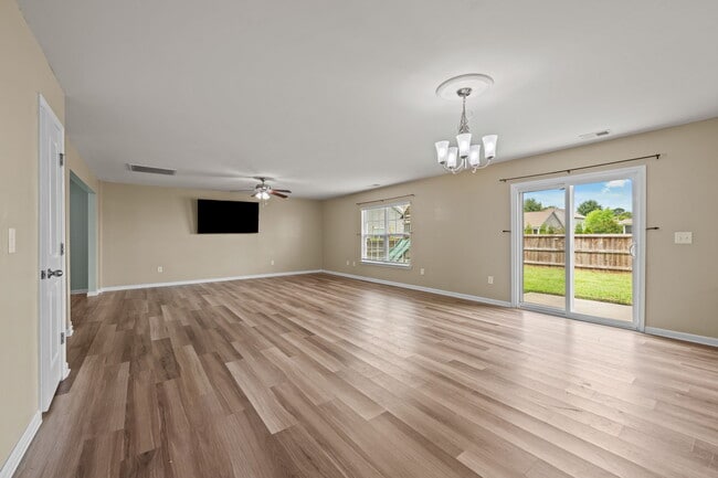Building Photo - 305 Frida Rd