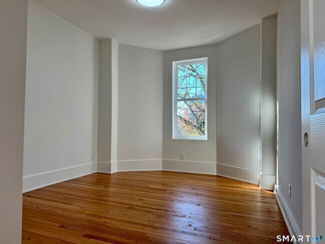 Building Photo - 177 Chestnut St