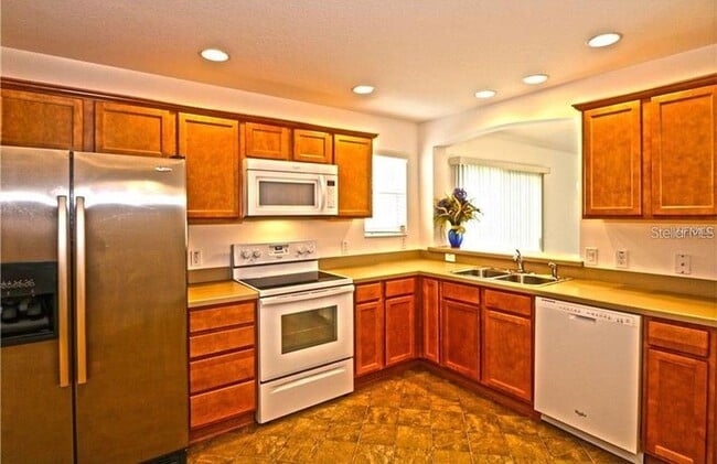 Building Photo - 853 Sapphire Pl