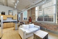 Building Photo - 521 S 7th St