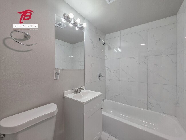 Building Photo - Charming and Newly Renovated 4-Bedroom Hom...