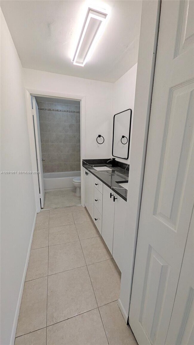 Building Photo - 10865 SW 112th Ave