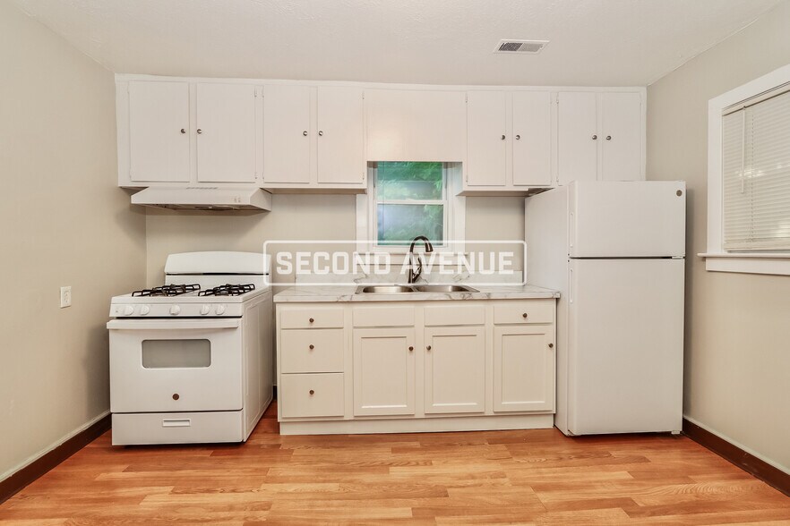 Building Photo - 3746 Kahlert Ave