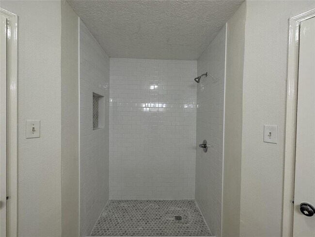 Building Photo - 7703 Braesridge Ct