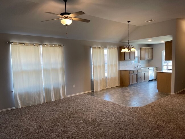 Building Photo - Mustang Schools! 3 bed 2 bath in Yukon! Built in 2020, Beautiful finishes and fenced backyard.