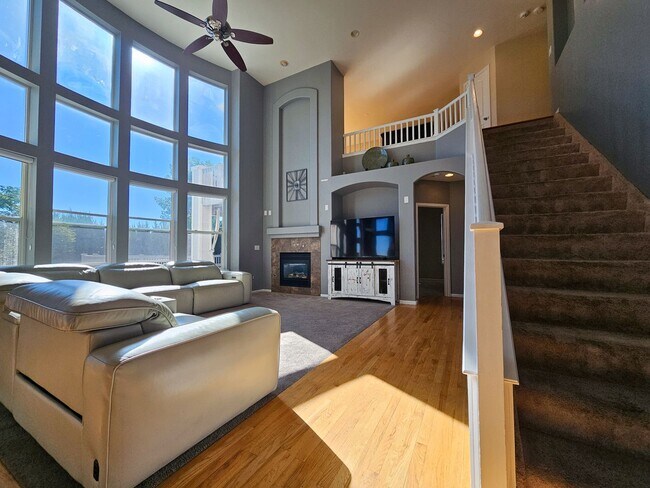 Building Photo - 1550 S De Gaulle Cir