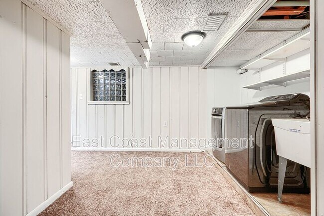 Building Photo - 2735 Moorgate Rd