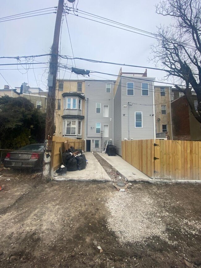 Building Photo - 2122 Druid Hill Avenue Unit 1