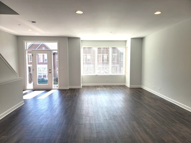Building Photo - 1257 Gateway Ct