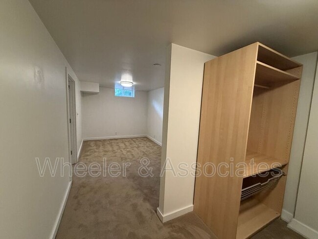 Building Photo - 1575 S 800 E