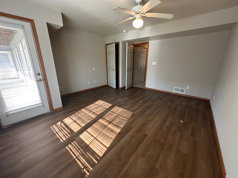 Building Photo - 440 4th Ave