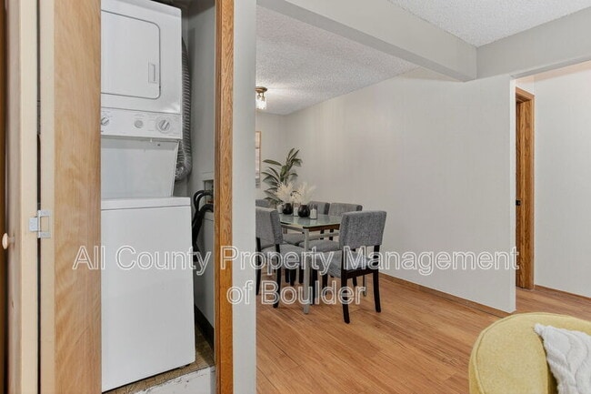 Building Photo - 2865 Sundown Ln