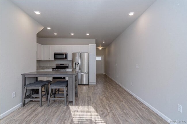 Building Photo - Beautiful Townhome in Lakewood